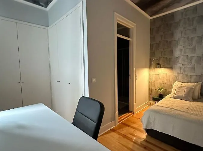 Com Banheiro Privativo No Centro De *